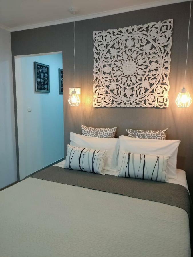 V4 Apartment Орта Екстериор снимка